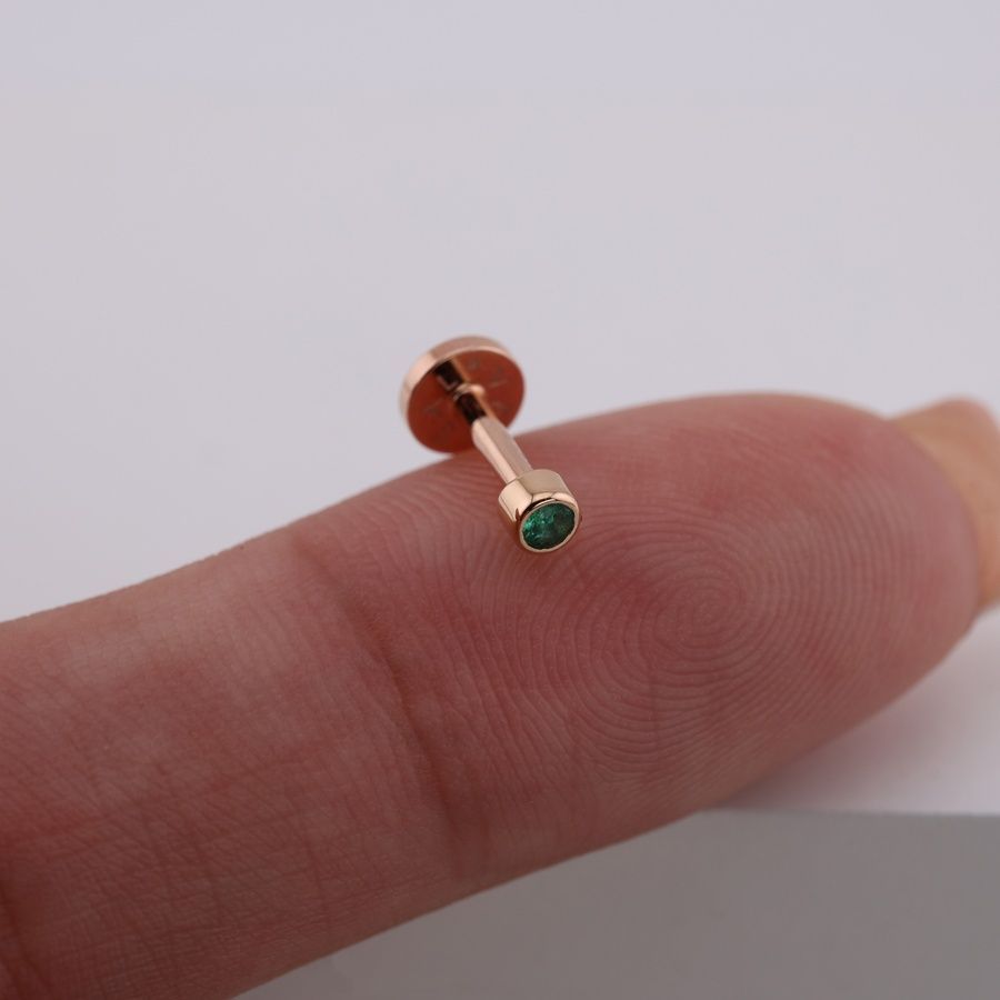 Золотая серьга с натуральным изумрудом Пирсинг Emerald Elia