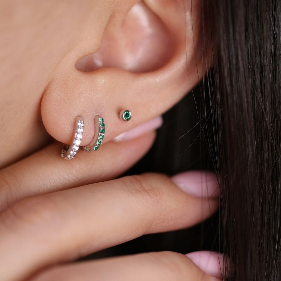 Золотая Серьга Пирсинг с Натуральным изумрудом Emerald White Luminique (S)